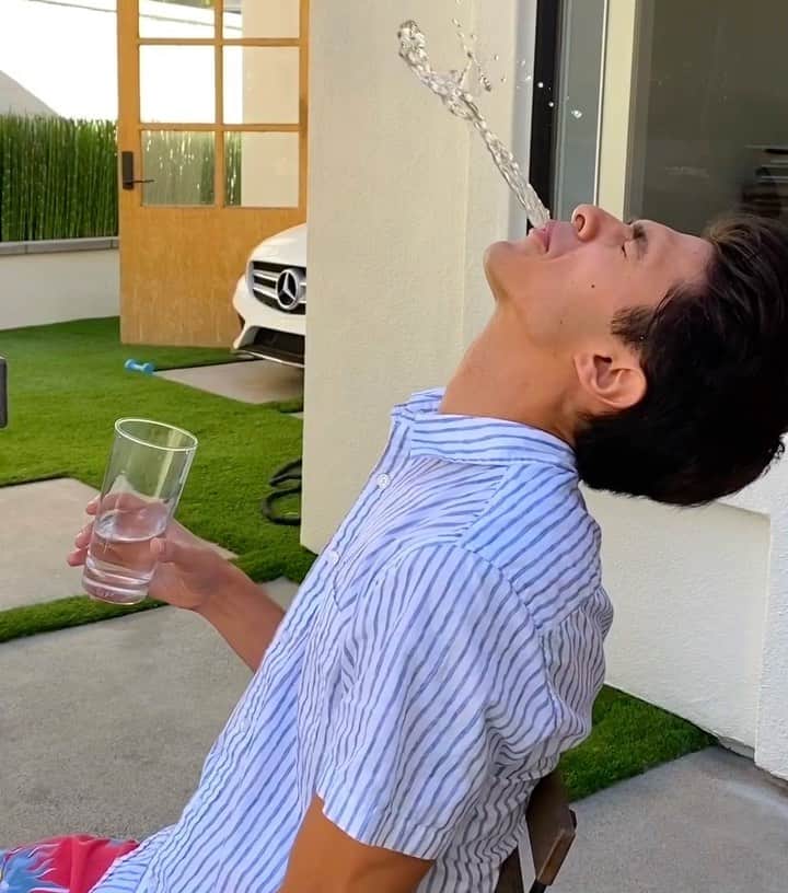 Brent Riveraのインスタグラム：「Looks like gravity still works..😂😂」