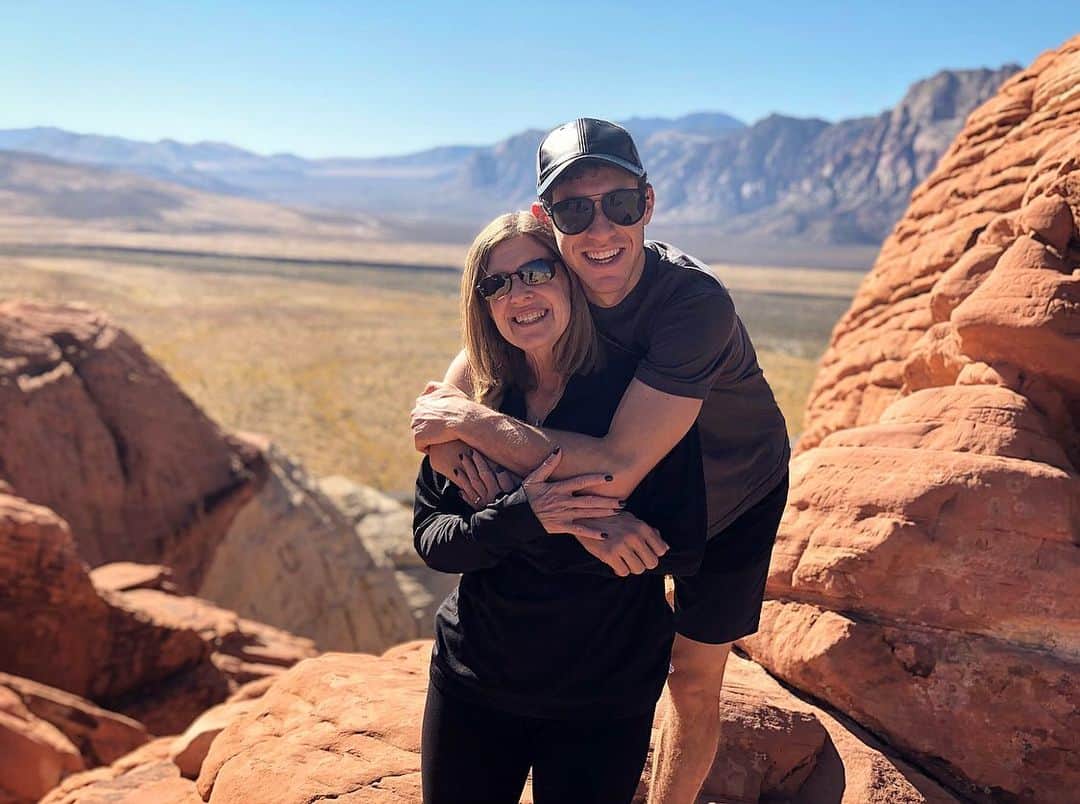 ジェイソン・ブラウンのインスタグラム：「🏜☀️📸 #RedRockCanyon」