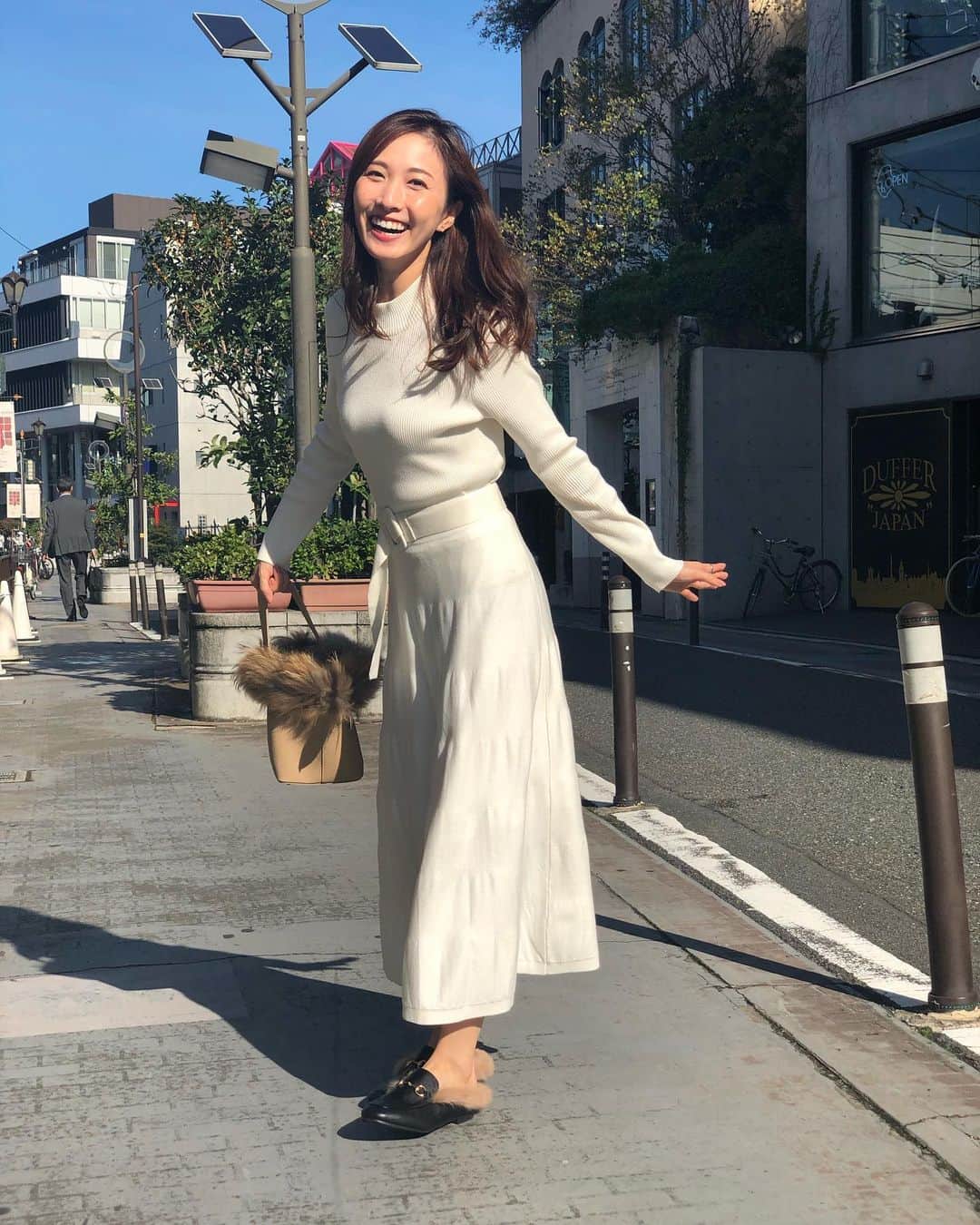 実咲凜音さんのインスタグラム写真 - (実咲凜音Instagram)「. 晴れた〜🌞 このファーのバッグ 可愛いねん😃  みりおん。 #晴れて嬉しいね #久しぶりの晴れの日 #🌞🌞🌞」10月23日 16時01分 - misaki_rion