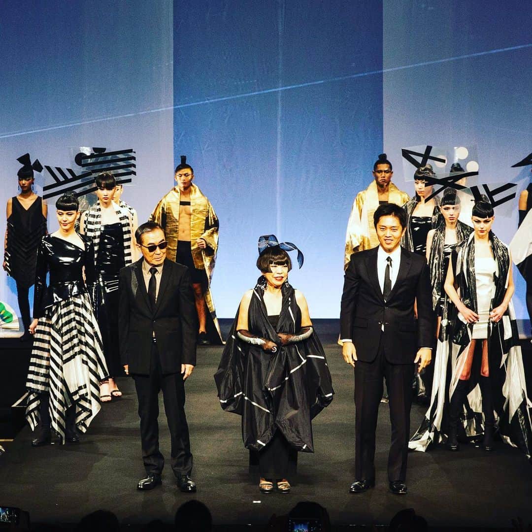 コシノジュンコのインスタグラム：「大阪文化フェス”SENSE” 桂文枝さんの落語とファッションが融合さしたエンタテイメントショーでした！」