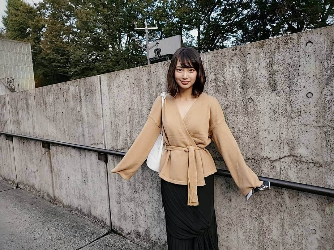 保坂玲奈さんのインスタグラム写真 - (保坂玲奈Instagram)「O  U  T  F  I  T 🍁 . 服装に悩む季節になってきた︎☺︎ フライングでニット着たくなるかと 思えばまだTシャツ着たい日もある🤭 . 最近ゲットした ベージュのガウン風ニットがお気に入り♡ 滑らかな触り心地がよき。 @fluffy_girl_official . . . #156センチコーデ #158cmコーデ #158cm #Sサイズコーデ #fluffy #apparel #import #fashion #フラッフィー #アパレル #海外 #インポート #ファッション #プチプラ」10月23日 16時16分 - __renao_0707