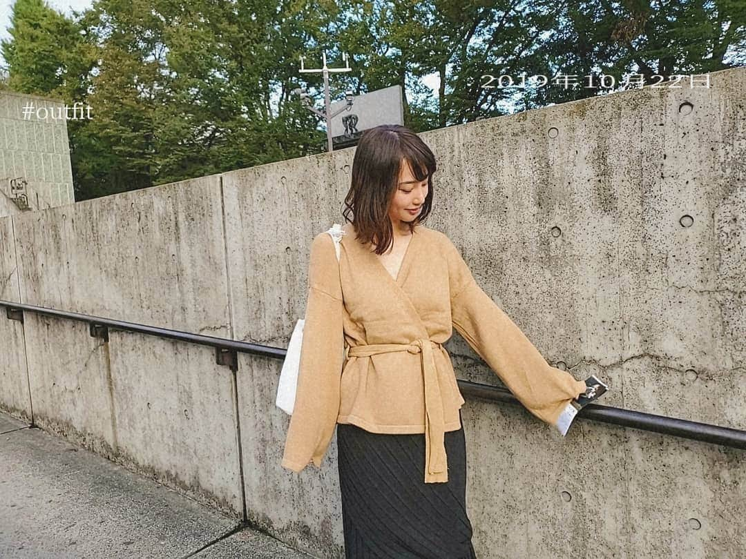 保坂玲奈さんのインスタグラム写真 - (保坂玲奈Instagram)「O  U  T  F  I  T 🍁 . 服装に悩む季節になってきた︎☺︎ フライングでニット着たくなるかと 思えばまだTシャツ着たい日もある🤭 . 最近ゲットした ベージュのガウン風ニットがお気に入り♡ 滑らかな触り心地がよき。 @fluffy_girl_official . . . #156センチコーデ #158cmコーデ #158cm #Sサイズコーデ #fluffy #apparel #import #fashion #フラッフィー #アパレル #海外 #インポート #ファッション #プチプラ」10月23日 16時16分 - __renao_0707