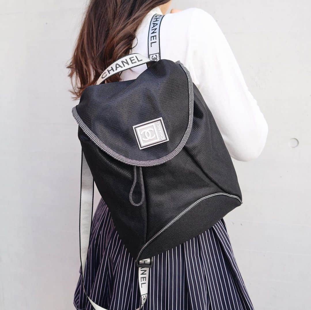 Vintage Brand Boutique AMOREさんのインスタグラム写真 - (Vintage Brand Boutique AMOREInstagram)「Chanel Sport backpack ▶︎Free Shipping Worldwide✈️ ≫≫≫ DM for more information 📩 info@amorevintagetokyo.com #AMOREvintage #AMORETOKYO #tokyo #Omotesando #Aoyama #harajuku #vintage #vintageshop #ヴィンテージ #ヴィンテージショップ #アモーレ #アモーレトーキョー #表参道 #青山 #原宿#東京 #chanel #chanelvintage #vintagechanel #ヴィンテージ #シャネル #ヴィンテージシャネル #amorewardrobe #アモーレワードローブ」10月23日 16時25分 - amore_tokyo