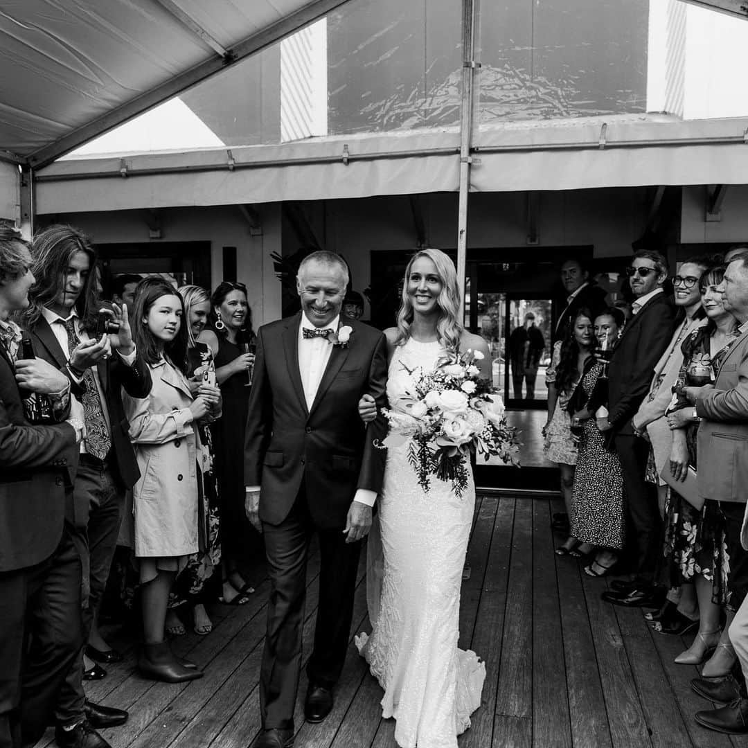 ブロンテ・バラットのインスタグラム：「We got our Wedding photos back! Here are some of our faves 💕🥰 Thanks @grahammurrayphotography for capturing our day 👏🏻」