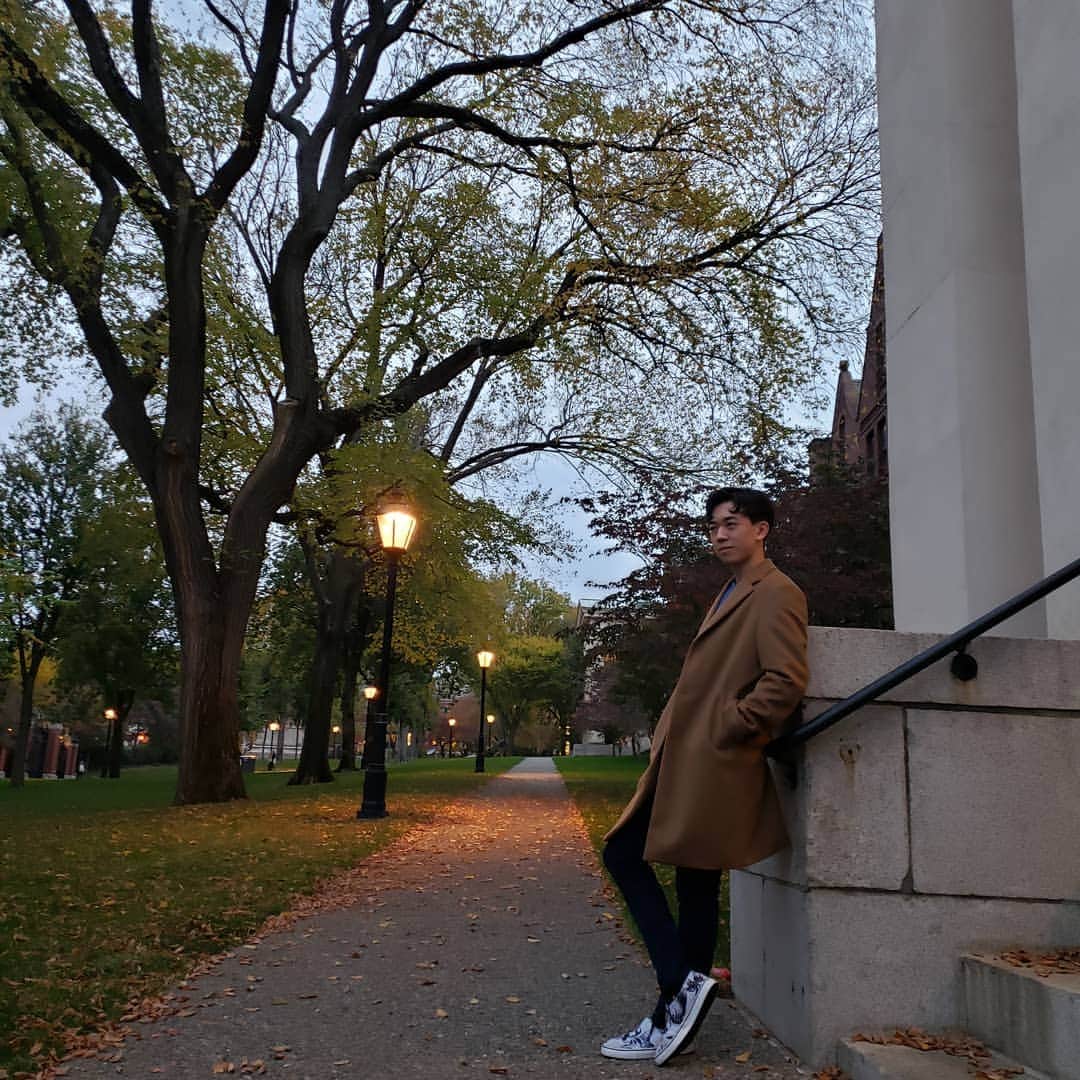ヴィンセント・ゾウのインスタグラム：「It's been difficult for me to reach the conclusion that the best thing for me is to withdraw from my Grand Prixs, Cup of China and Rostelecom Cup. The training situation here in Providence has been very difficult even without my school commitment factored in, and after all, I must put academics ahead of everything else. With midterms going on right now, I have not been able to put in the necessary time and energy into training and preparing to compete. I'm sorry -- but I hope to be back and better than ever soon. Thank you from the bottom of my heart for your support!」