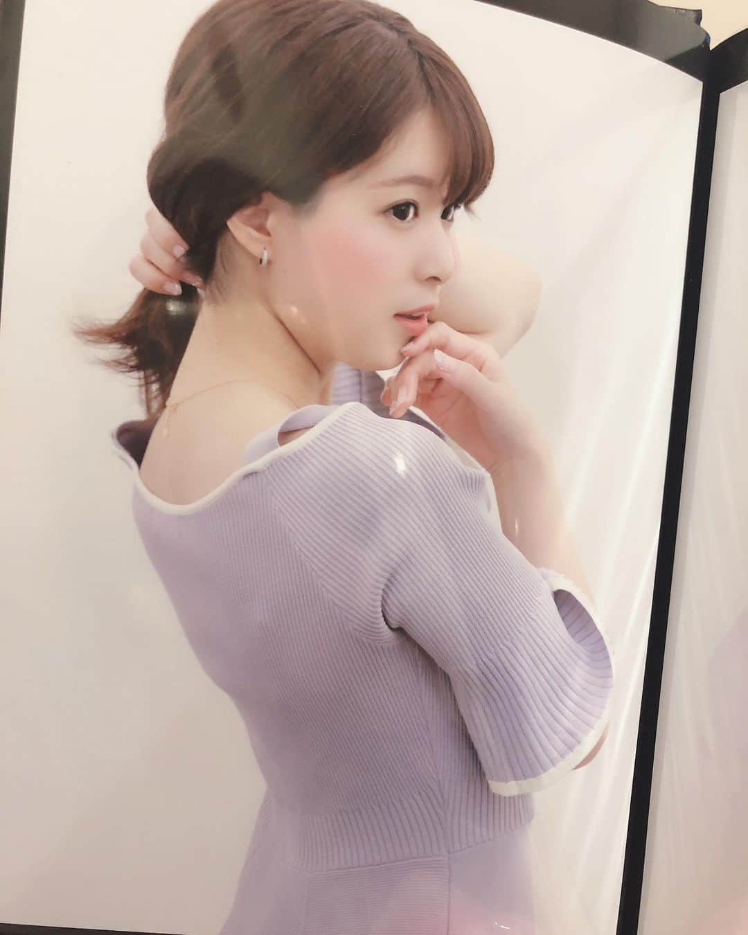 貧乳人妻個人 二宮ひかりさんのインスタグラム写真 - (二宮ひかりInstagram)「・ ・ ・ うなじーにょ。 ・ ・ #av女優 #二宮ひかり #にのひー  #ちっぱい #貧乳 #アタッカーズ #アタッカーズ専属 #名古屋 #名古屋撮影会 #カメラ女子 #被写体 #清楚系女子 #カメラ好きな人と繋がりたい  ...
