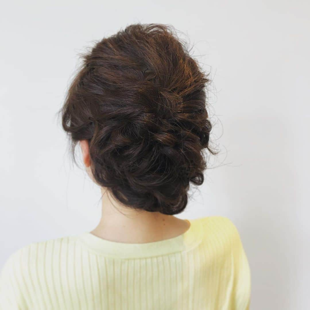 【北堀江・美容室 peaks hair】さんのインスタグラム写真 - (【北堀江・美容室 peaks hair】Instagram)「ヘアセット⭐︎ ・ ・ #zephyr#hairstyle  #アレンジヘア」10月23日 8時27分 - peakshair