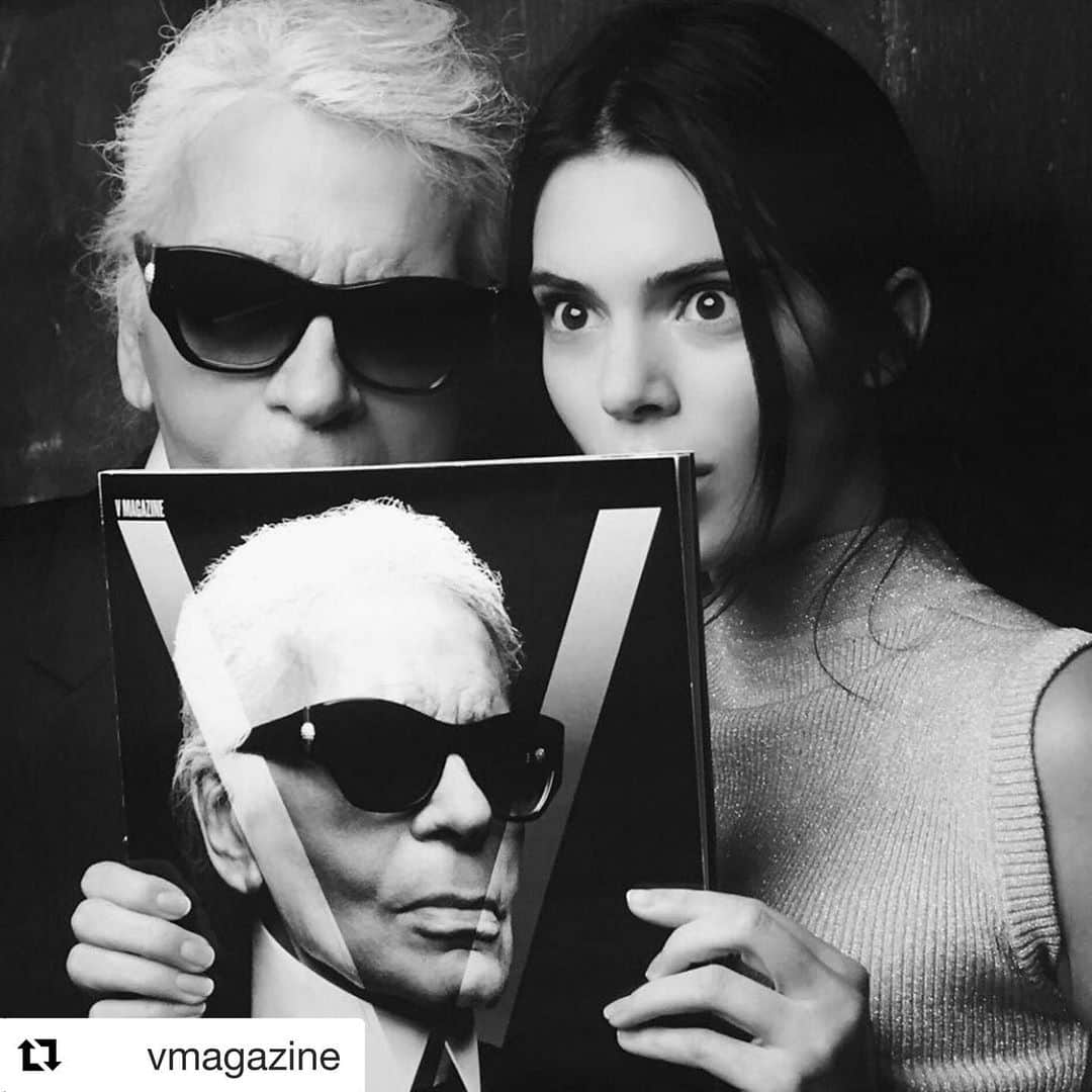 クリス・ジェンナーさんのインスタグラム写真 - (クリス・ジェンナーInstagram)「Awww Kenny I love this photo of you and Karl!!! @kendalljenner #karllagerfeld #repost @vmagazine ・・・ 𝑭𝒐𝒓𝒆𝒗𝒆𝒓 𝑽 | Most of the world knew #KarlLagerfeld as a fashion designer, but to V, he was so much more. As editor-at-large @derekblasberg recalls in #ForeverV, “he was a photographer, illustrator, stylist, party host, fashion show co-conspirator, muse, and unofficial mascot.” Of course, there was also the time Lagerfeld added bartender to his resume, a story that goes back to V’s 2002 CFDA Awards after party. Link in bio for Blasberg’s ode to the late great master. — Photography: #HediSlimane Text: @derekblasberg — #V」10月23日 8時52分 - krisjenner