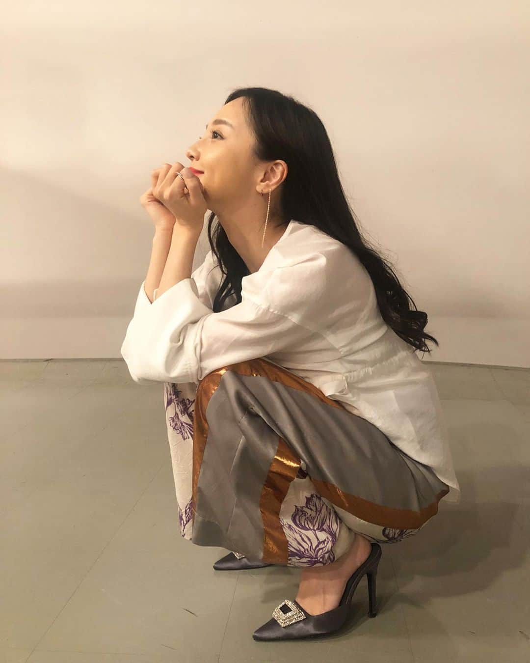 ICONIQさんのインスタグラム写真 - (ICONIQInstagram)「👗 _ blouse @un3d_official  pants @stair_official  shoes @yelloshoes_official  accessories @simmon_official」10月23日 8時58分 - iqaymiq
