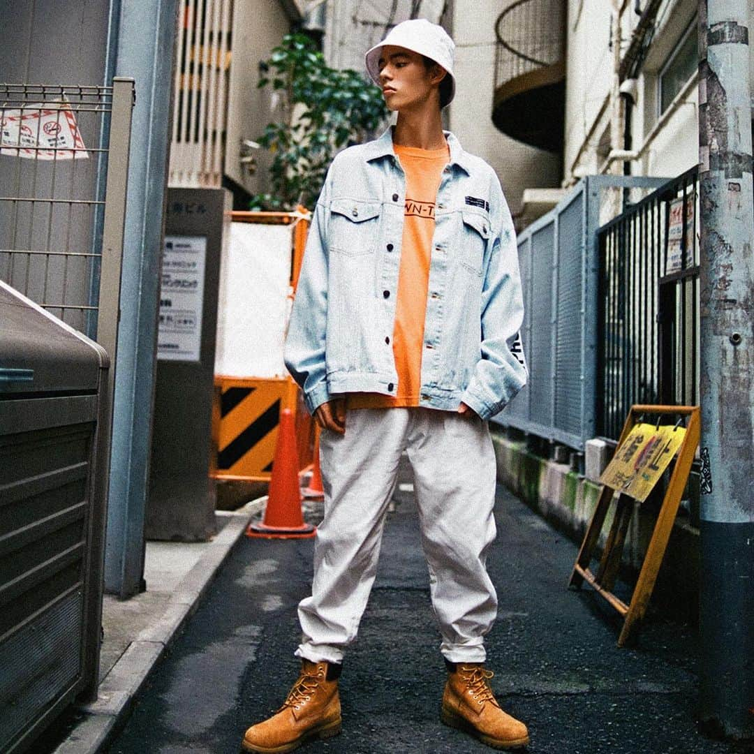 WEGOさんのインスタグラム写真 - (WEGOInstagram)「✔︎logo big denim jacket ¥5,999+tax ✔︎variety print long sleeve t-shirt ¥1,999+tax ✔︎denim wide pants ¥3,990+tax ✔︎plane bucket hat ¥1,590+tax . @2mcma . #wego #wegomagazine #autumn #fashion #street #ストリート」10月23日 10時00分 - wego_official