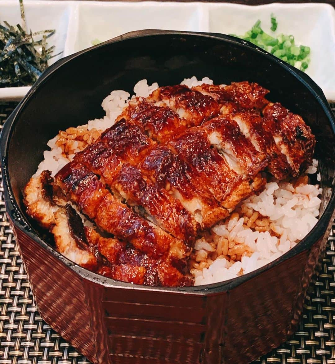 藤井日菜子さんのインスタグラム写真 - (藤井日菜子Instagram)「名古屋でお昼ご飯に食べた ひつまぶしが美味しすぎて 大盛り更にご飯おかわりすると言う😋 #食欲の秋 🍂🍁🌾🍄 #ひつまぶし #うな春 #名古屋市東区ランチ」10月23日 10時27分 - hinakofuji