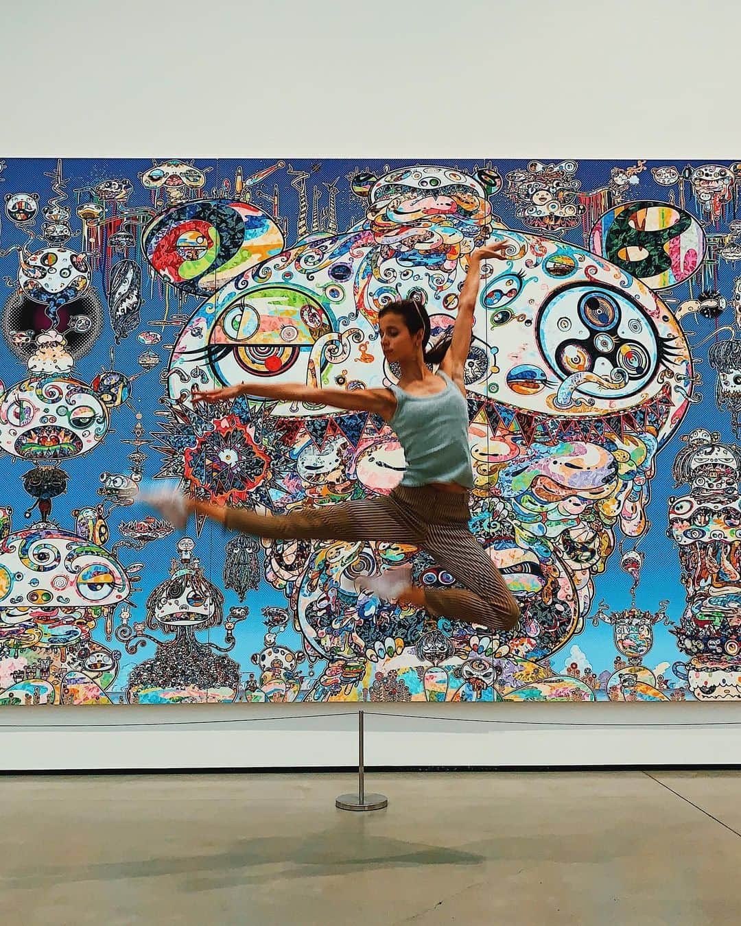 マリア・コーレワさんのインスタグラム写真 - (マリア・コーレワInstagram)「“Jumping like crazy under the impression of Takashi Murakami works at the Broad Museum in Los Angeles, California while walking around with my friends after a morning class at the Dorothy Chandler Pavilion”, 2019, IPhone camera 🙌🏻🤦🏻‍♀️ Hashtag #WellITried 😅 Thanks for the photo to my girl @a.l.e.x.h.i.t 😘  #mariinskyontour #lachronicles #losangeles #mariakhoreva」10月23日 10時34分 - marachok