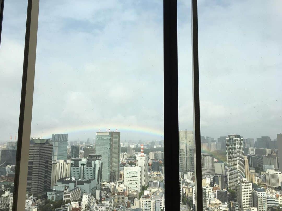 北澤 宏美さんのインスタグラム写真 - (北澤 宏美Instagram)「きのうあそこに虹が架かってた🌈 📱6sはこれが限界だけど肉眼では綺麗だったよ🥺 カメラレベルはこれくらいがすきなんだよな🥺 ピントはなっかなか合わないけど、、 壊れる前に11」10月23日 10時42分 - romihy58