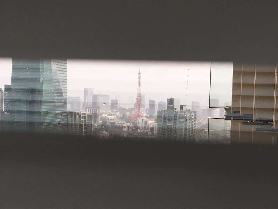 北澤 宏美さんのインスタグラム写真 - (北澤 宏美Instagram)「きのうあそこに虹が架かってた🌈 📱6sはこれが限界だけど肉眼では綺麗だったよ🥺 カメラレベルはこれくらいがすきなんだよな🥺 ピントはなっかなか合わないけど、、 壊れる前に11」10月23日 10時42分 - romihy58