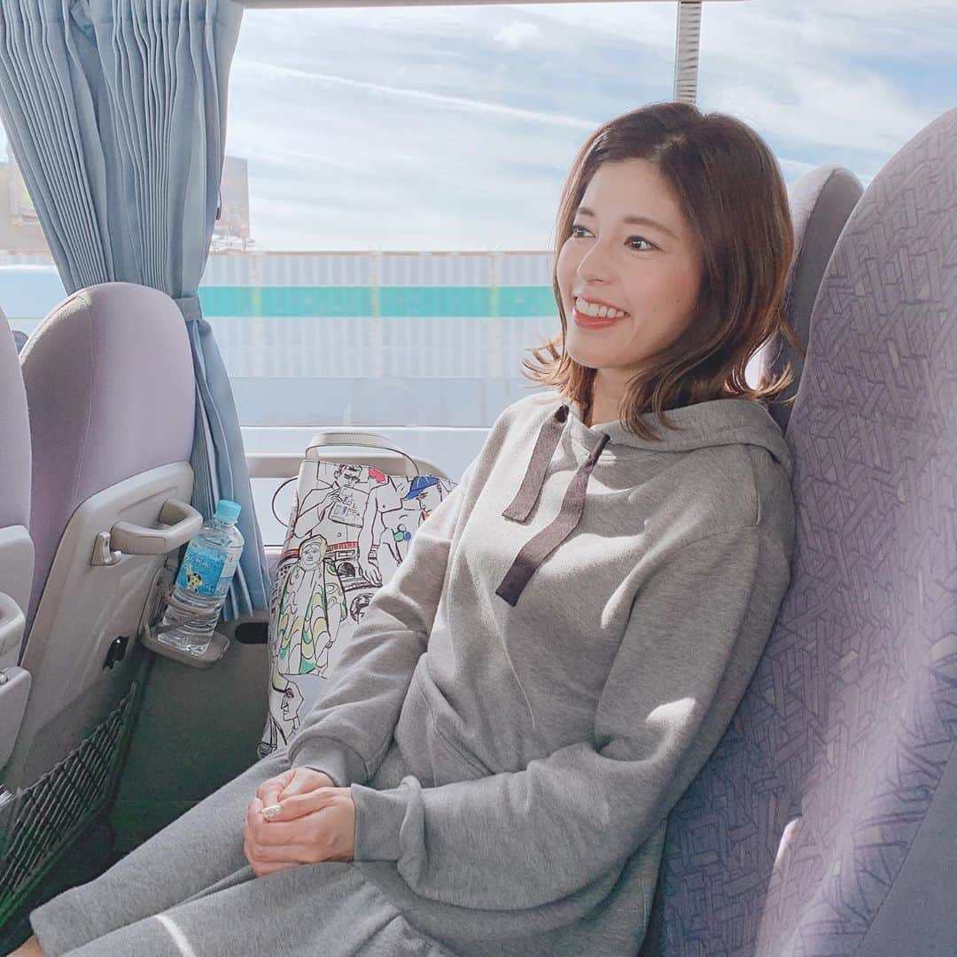 神田愛花さんのインスタグラム写真 - (神田愛花Instagram)「ロケに出発〜🚅🚌 楽しい皆さんと一緒だから、ウキウキでーーす💕  #ロケ #ロケ日和 #ロケバス #楽しい仕事 #ワクワク #初めて見る事が沢山 #神田愛花」10月23日 10時58分 - aikakanda