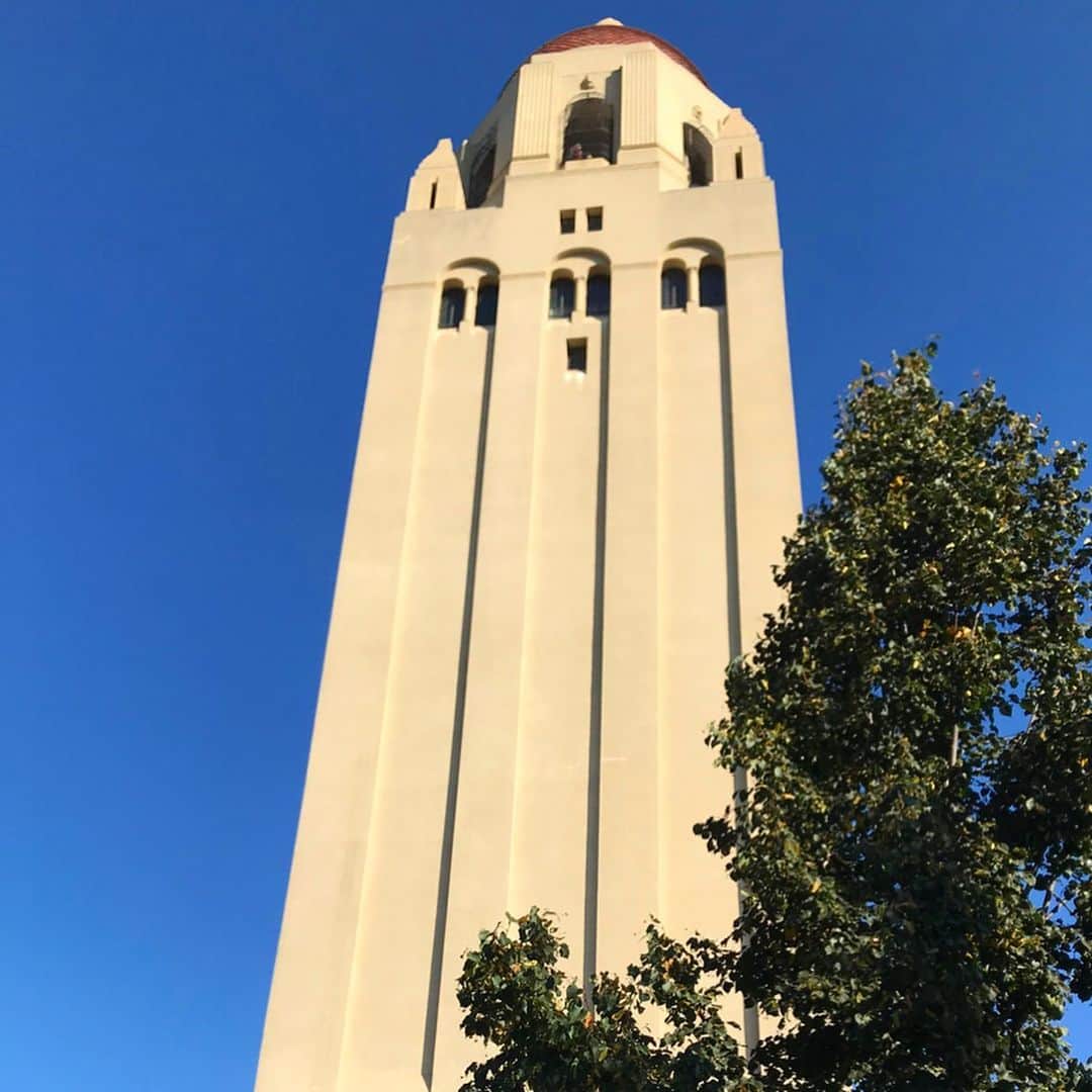 新田朝子さんのインスタグラム写真 - (新田朝子Instagram)「This is view from hoover tower in Stanford University. . We can meet a lot of lovely squirrels🐿 I love the big campus rich in nature. However, I use my bicycle everyday and maybe thighs became thick😨😨😨OMG . #スタンフォード大学 #カリフォルニア #シリコンバレー　#アメリカ生活 #stanford #hoovertower #california #paloalto #lovenature #loveusa @stanford #🇺🇸」10月23日 11時02分 - asako.nitta