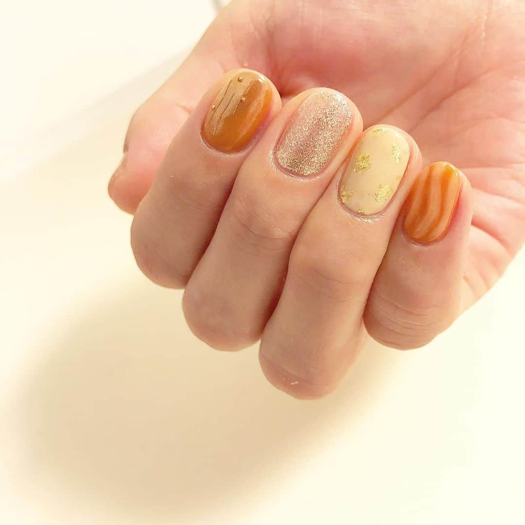 Kana Kobayashiさんのインスタグラム写真 - (Kana KobayashiInstagram)「#ぷくぷく #ミラーネイル #ネイル #ニュアンスネイル  #nails #キラキラ」10月23日 11時15分 - anela_kana