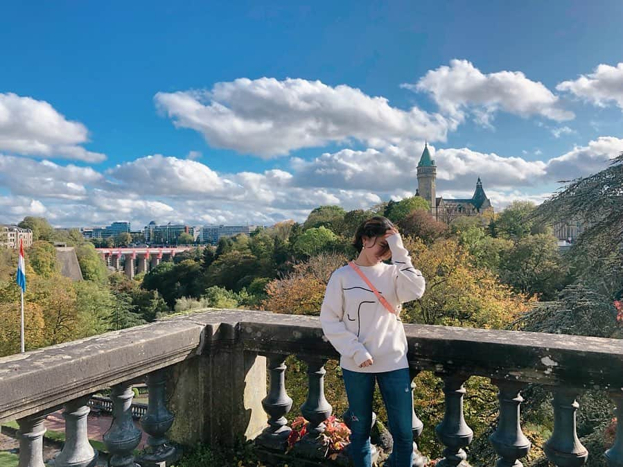 加藤未唯さんのインスタグラム写真 - (加藤未唯Instagram)「Luxembourg☀️ 晴れたのほんの3時間だけ、それ以外はずっと雨☔ 紅葉が綺麗でした🌳🌲 #Luxembourg #ルクセンブルク #寒かった #ニット  #1週間ずっと朝から雨」10月23日 16時54分 - miyukato1121