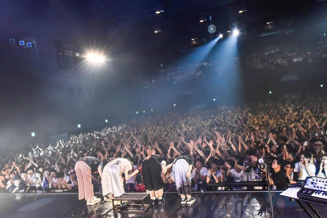 澤村小夜子さんのインスタグラム写真 - (澤村小夜子Instagram)「ねごと ラストライブ映像本日リリース🧡  リリースの度にお店周りしに行って  ショップの店員さんが書いてくれたポップを見るの 楽しみだったな＊ 最後もお店周りしようかな〜🐠. . . ライブ直前の「やるぞー！」な4人から ライブ後の「いや〜終わったね〜( *´ ` )」な4人です◎ 佑のやり切った感。笑  photo by Azusa Takada  #ねごと #バンド #ラストライブ #ブルーレイ #映像作品 #協力してくれたみなさんありがとうございました #応援してくれたみなさんありがとうございました #drum #drummer #バンホーテンさやこ」10月23日 11時32分 - sayako_negoto