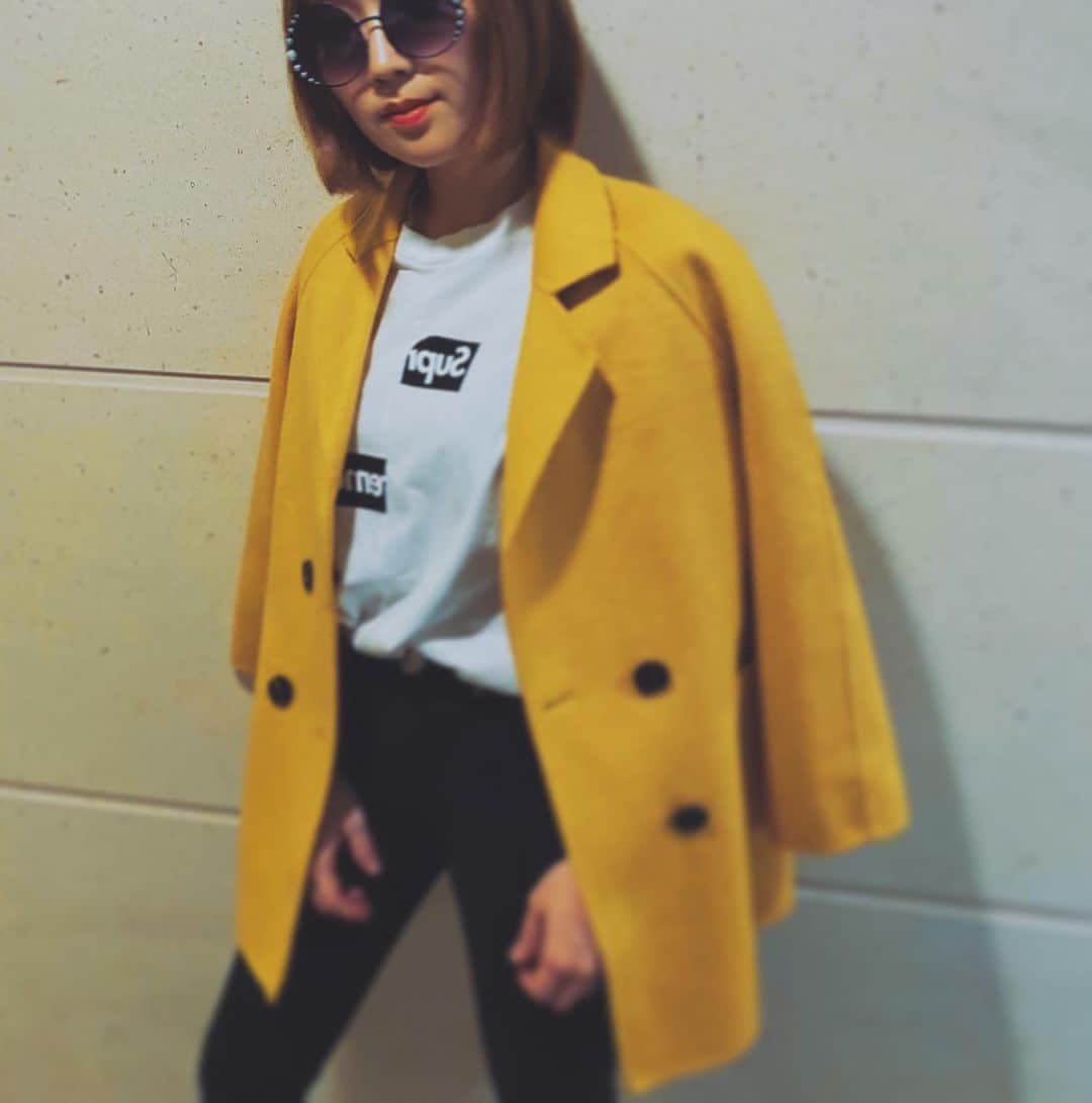 shihoのインスタグラム：「秋晴れ🌈🧡 . . 🧥 @amail_official . . . . #ootd#fashion #outfit #code」
