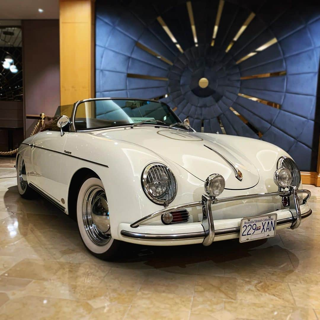 マイケル・パーソンズのインスタグラム：「Porche 356. What. A. Car. 😍」