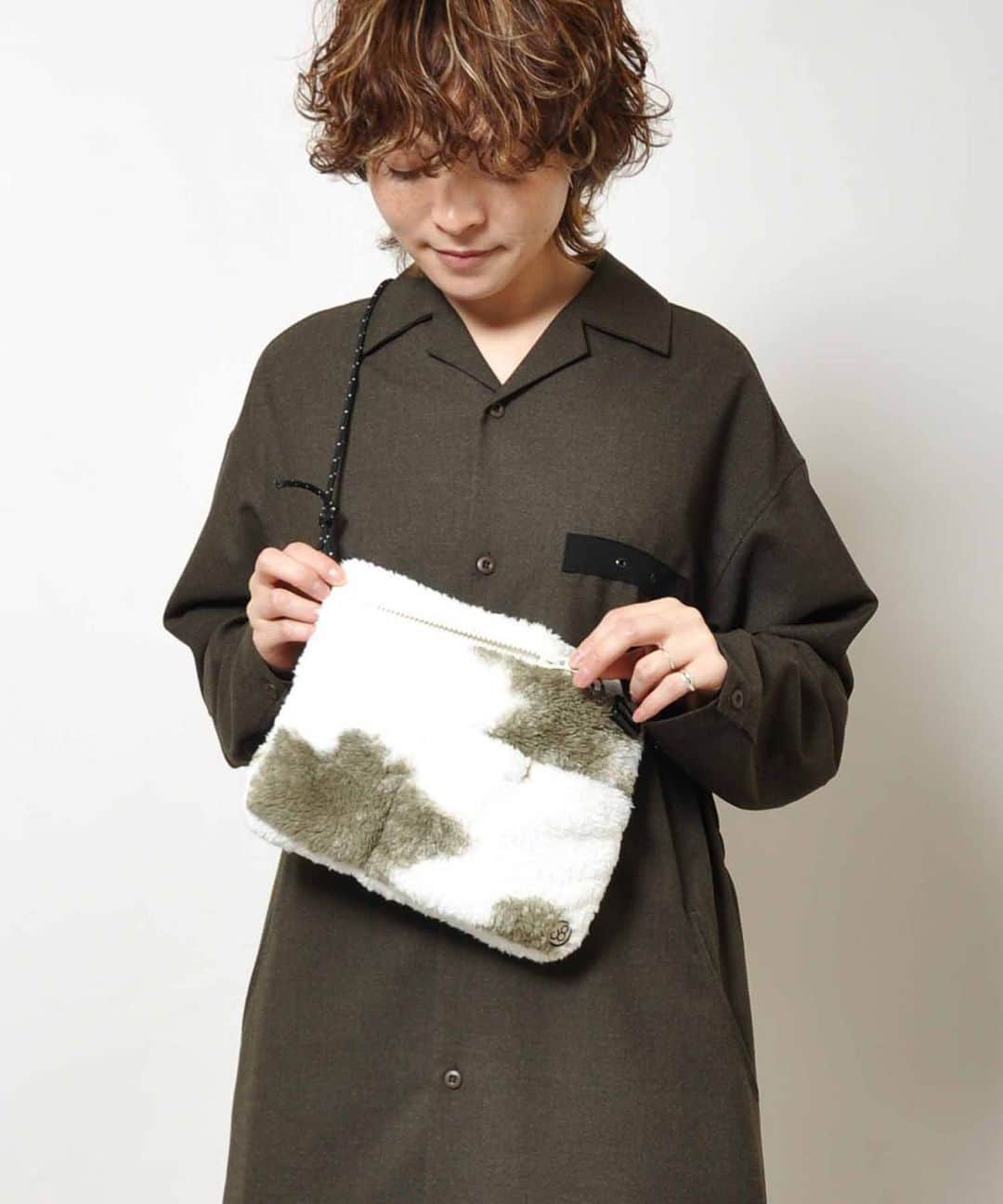 ジョンブルさんのインスタグラム写真 - (ジョンブルInstagram)「. JOHNBULL fleece goods(sacoche)﻿ lot.JG247 / ¥4,500(+tax)﻿ ﻿ ﻿﻿ ﻿ 軽量で、フリースのボア素材がシーズンスタイルにピッタリなJOHNBULLオリジナルフリースアイテムも多数リリース。﻿ 土のアイテムもシンプルなデザインなのでunisexでお使いいただけます。﻿ ﻿ ﻿ ﻿ #johnbull #johnbullprivatelabo #johnbullonlinestore #fleece #johnbullfleece #winterfashion  #autumnfashion #sacoche #newarrivals #2019fw ﻿ #ジョンブル #ジョンブルプライベートラボ #ジョンブルオンラインストア #ジョンブルフリース #フリースバッグ #サコッシュ #フリース #新作入荷 #2019秋冬」10月23日 12時03分 - johnbull_private_labo