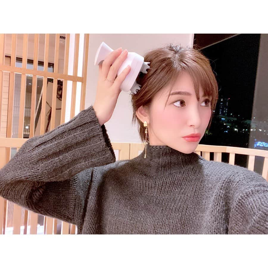 田尻夏樹（なつきんぐ）さんのインスタグラム写真 - (田尻夏樹（なつきんぐ）Instagram)「この前神戸みなと温泉蓮に行った時に 最近気になっていたbreoがあったので試してみました♪ . . . 色んな種類が試せて嬉しかったな♪ どれも気持ちよかったけど、頭のマッサージのマッサージャーが特にお気に入りでした♡ . 防水仕様でお風呂でも使えるので 半身浴中とかに使いたいなー。。。ほしい🥺 . . . #breo #小泉成器　#マッサージャー　 #神戸みなと温泉蓮　#健康増進施設 #pr」10月23日 12時08分 - tajiri_natsuki