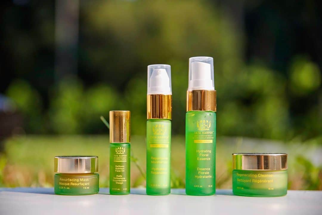 RJMStyleのインスタグラム：「My favourite award winning products by #TataHarper come in a travel size pack..🤩 I can take my healthy skincare anywhere. 🎠 If I had to have a favourite it’s Tata Harpers Retinoic Nutrient Face Oil .. “oils ain’t just oils “It’s a big vitamin pill for the face and it can solve just about any skin issue ....❤ @theofficialjoycebeauty」
