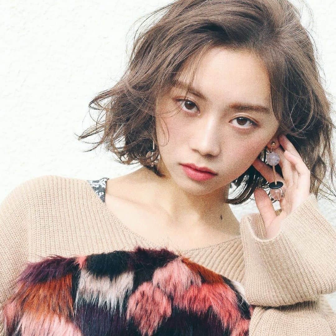 渡部幸也のインスタグラム：「今日は気持ち良い天気です☀️ やっぱり雨より晴れの方が良いですね😊 本日から１週間よろしくお願いいたします🙇 そして26日の土曜日はヘアメイク業の為、終日サロンに出勤出来ません😰 ご予約なのでご迷惑をおかけするかもしれませんが、引き続きよろしくお願い致します🙇🙇 それでは本日も、頑張ってきます✨  ワタベ  #ヘアスタイル #ヘア #髪型 #ヘアカタログ #ヘアセット #くせ毛風パーマ #透明感カラー #hair #恵比寿美容院 #代官山美容室 #代官山美容院 #美容学生 #中目黒美容師 #代官山美容師 #恵比寿美容師 #中目黒美容室 #中目黒美容院 #恵比寿美容室 #サロンモデル #中目黒ランチ #恵比寿ランチ #hpb_hair #中目黒 #代官山 #恵比寿 #渋谷 #ar_magazine #murua #emoda #americanvintage」