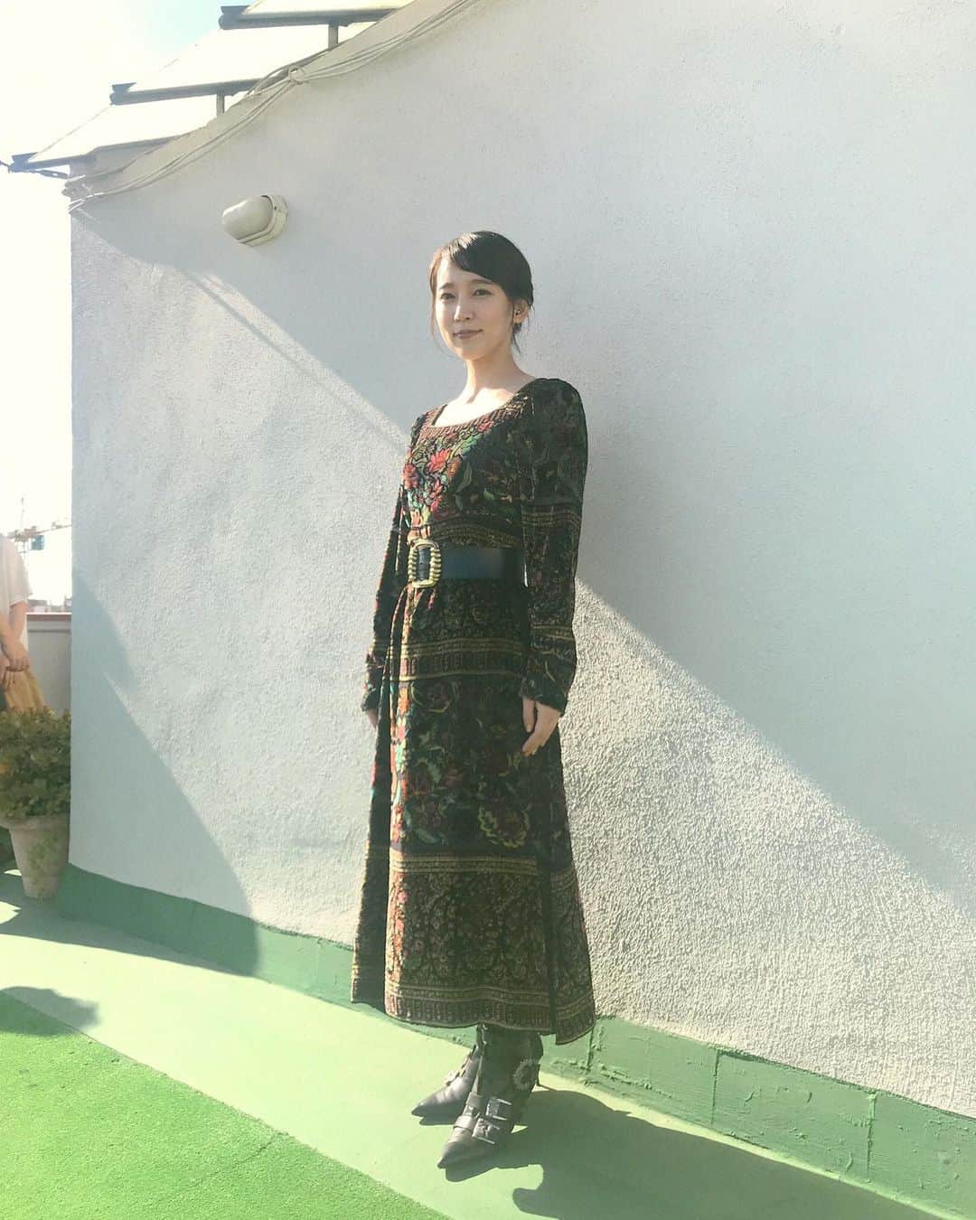 吉岡里帆（マネージャー）のインスタグラム：「🇪🇸 #りほレポ 昨日はめざましテレビで、バルセロナロケの模様がオンエアされました✨ ガウディの建築は細部まですばらしく、感激しっぱなしでした🥺 . dress: @etro ear cuff: @hirotakajewelry . #空の青さを知る人よ #空青 @soraaoproject . #いつかの吉岡さん」