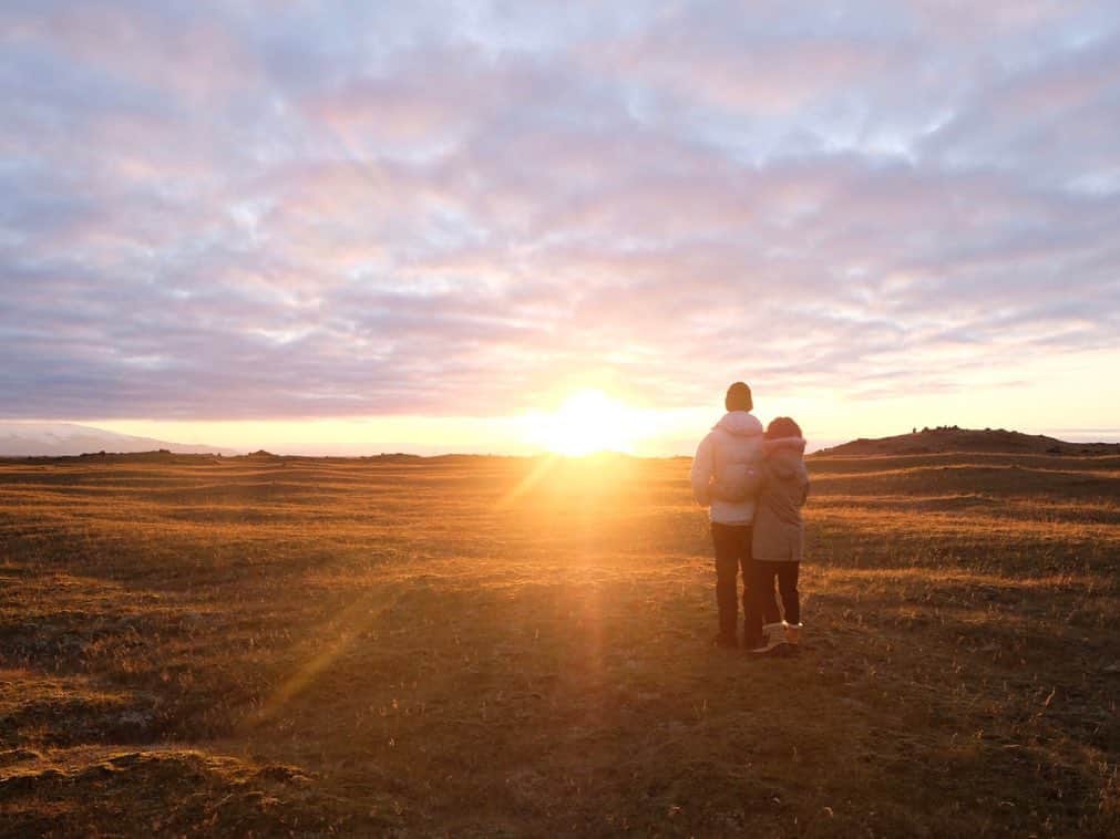 武智志穂さんのインスタグラム写真 - (武智志穂Instagram)「人生の楽しみ方はいくらでもある。﻿ 目の前のことだけが全てじゃない。﻿ 旅はわたしの視野を広げてくれて、色んなことに気づくきっかけを与えてくれます💫﻿ ﻿ 今回の地球を丸ごと感じたアイスランドの壮大な旅🌍💎🚙💨﻿ 見たことのない地球の表情が沢山で、新しい一面を目の当たりにする度に、この美しい星に生まれてこれたことへの感謝の気持ちがふつふつと湧いてきました。﻿ 地球を守り共存していくために、わたしにできることはなんだろう？﻿ 一人一人の心がけ次第で、その積み重ねで、きっと変えられる未来があるはず。﻿ 今一度自分の生活を見つめ直す良い機会にもなりました。﻿ ﻿ 時間が足りない&体調不良でやり残したことはまだまだ沢山…❗️﻿ 友人のみなさま〜🥺﻿ アイスランドに興味がある方は、是非誘ってください！お伴させてくださいな！﻿ 来月でも喜んでついていきますw﻿ ﻿ 普段の生活に少し疲れて、心をまっさらにしたいって方にもオススメの旅先でした🧳✈️﻿ 一生忘れられない特別な体験をありがとうアイスランド🇮🇸﻿ またすぐに💕﻿ ﻿ ﻿ #志穂sTrip #Iceland #icelandtravel #火と氷の国」10月23日 12時33分 - shiho_takechi