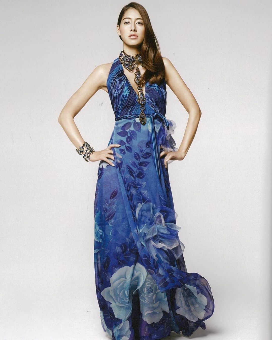 森泉さんのインスタグラム写真 - (森泉Instagram)「Love this beautiful haute couture dress by #hanaemori 🦋」10月23日 13時15分 - izumi.mori
