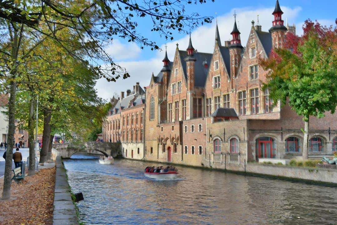 mikanoguchiのインスタグラム：「10.2018  Bruges, Belgium ブリュージュ、ベルギー .  #tb#lastyear#brugge#bruges#belgium#wheninbelgium#visitbelgium#traveleurope#travelphotography#ブリュージュ#ベルギー#たびノグ#🇧🇪」
