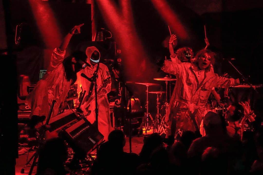 のインスタグラム：「Thanks for a memorable night Madison!  We’re coming for you next, Philadelphia!  #HYDELIVE2019US #DIVISIONS2019 #Madison #STARSET #PALISADES #ABRILLIANTLIE」