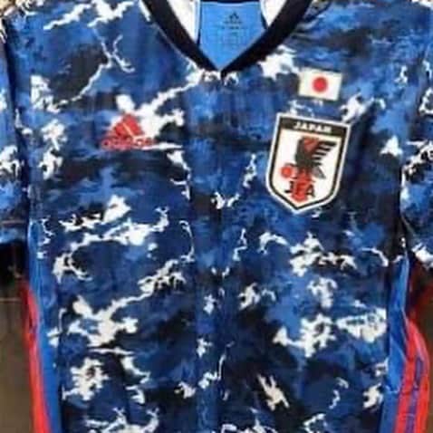 植田朝日のインスタグラム：「🇯🇵🇯🇵🇯🇵﻿ ﻿ リーク通り代表のユニフォームはコレになっちゃうんですかね⁉️﻿ ﻿ これが壮大なフリで全然違うクールな奴が正式発表で飛び出して来たら激アツなんだけどな〜！w﻿ ﻿ な訳ないか。。。﻿ ﻿ #日本代表 #代表ユニフォーム #daihyo」