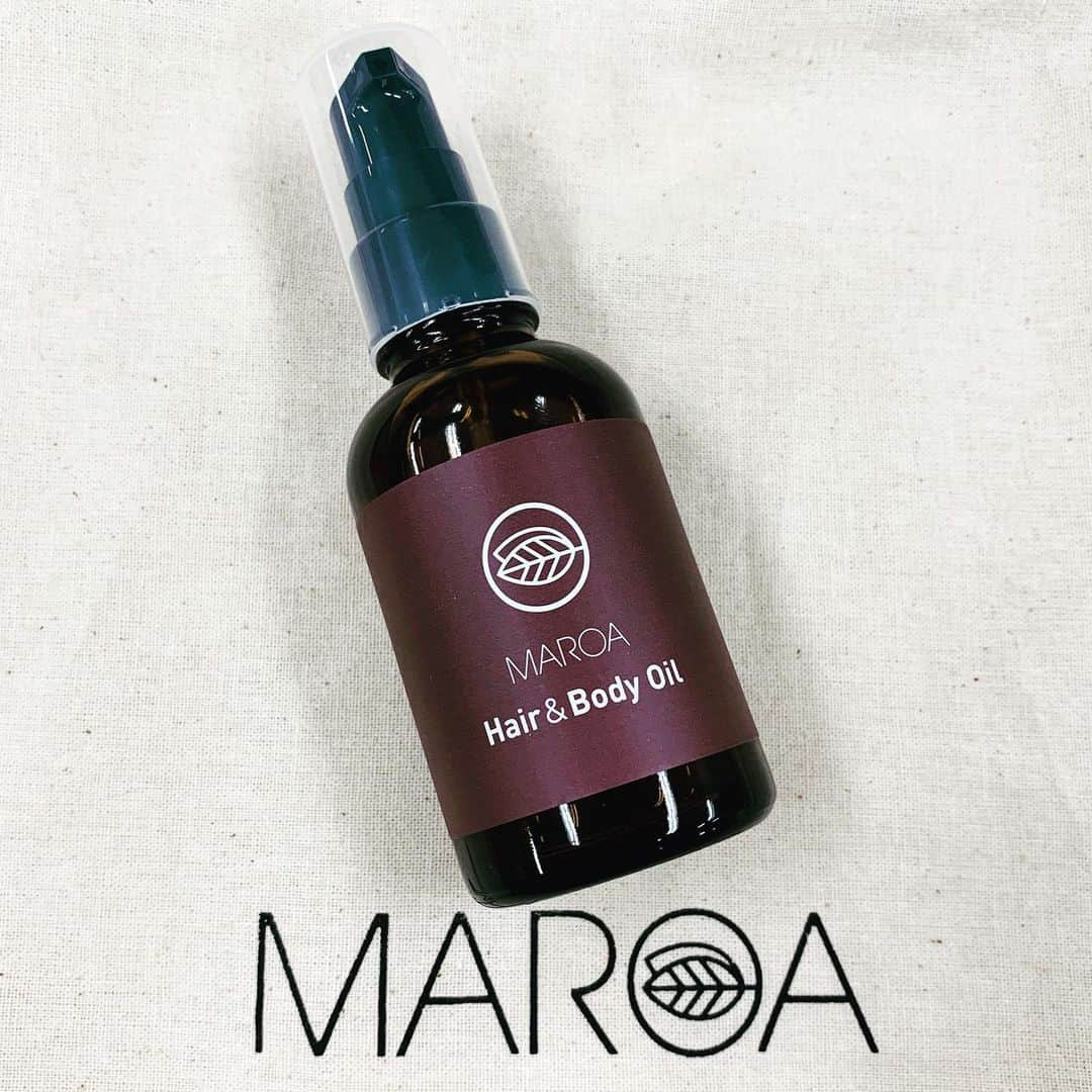 のインスタグラム：「MAROAから100％天然成分のマルチオイル「MAROA ナチュラルオイル ヘア&ボディ」が発売中！髪、頭皮、ボディに使え、自然なツヤとうるおいを与えてくれる万能オイルです♪ .🍊. MAROAは、モデルでありアロマテラピーアドバイザーの資格をもつ中林美和さんと、元モデルでデザイナーの佐藤えつこさんが立ち上げたスパブランド。100%国産精油で調香されたヘアケアラインは、美容に強いこだわりをもつモデルさんの間でも評判なのだそう！ .🍊. 10月4日に登場した「MAROA ナチュラルオイル ヘア&ボディ」には、日本で古くから使われてきた美容成分のコメヌカ油や保湿・バリア機能に効果的なホホバオイル、老化の原因である酸化を防ぐビタミンEが豊富なオリーブ果実油が配合。シャンプー&トリートメントと同じオレンジ＆マンダリンの国産精油の香りもブレンドされています。 .🍊. 髪やボディの乾燥が気になり始めるこれからの季節、厳選された100%天然成分のマルチオイルで女性らしいツヤとうるおいをプラスして♪  MAROA ナチュラルオイル ヘア&ボディ(50ml) ￥4,800(税抜)  #MAROA#ヘアオイル#ボディオイル#オイル#オイル美容#マルチオイル#中林美和#佐藤えつこ#ヘアケア#国産精油#天然成分#美容#美容オイル#美的#biteki#bitekicom」
