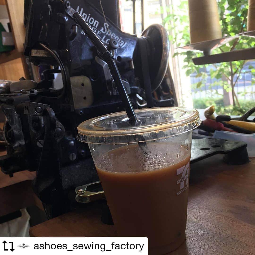 select shop「ASHOES」 SHOP STAFFのインスタグラム：「#Repost @ashoes_sewing_factory Made by @Image.Downloader · · · · 裾上げのお客様から差し入れいただきました。とってもうれしかったです♩（喜び）  今後の催促じゃないすからー！笑笑」