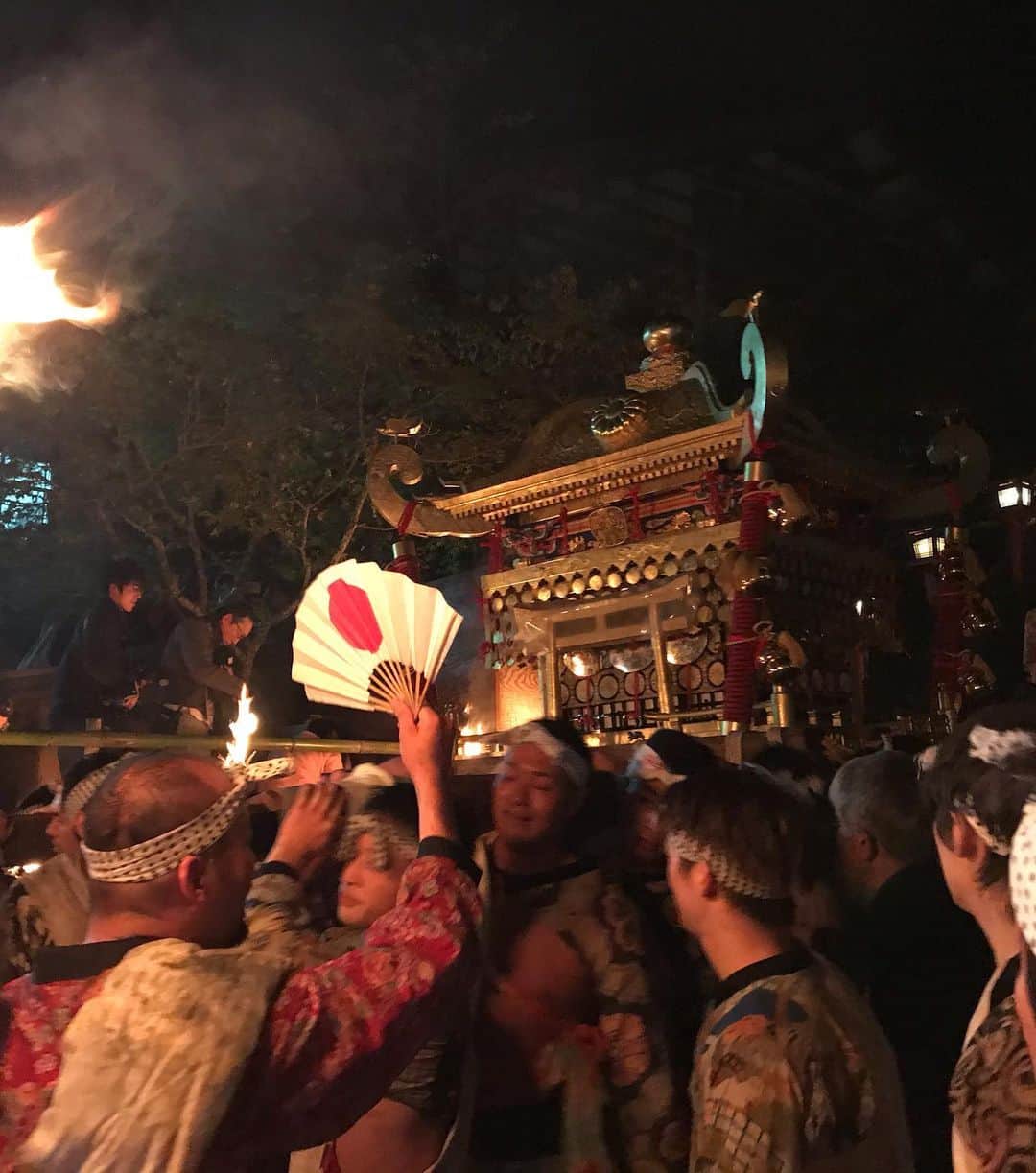 佐野優子さんのインスタグラム写真 - (佐野優子Instagram)「. 鞍馬の火祭り🔥 少々燃えてもいい覚悟で行きました💪🏻 . 迫力満点💯 チョッペンの儀という一見「嘘でしょ🤭」と思ってしまうほどの儀式。 . 京都の三大奇祭の一つだそうです。 . #火祭り#鞍馬の火祭り #鞍馬#チョッペンの儀  #たいまつ」10月23日 14時27分 - yuko12345