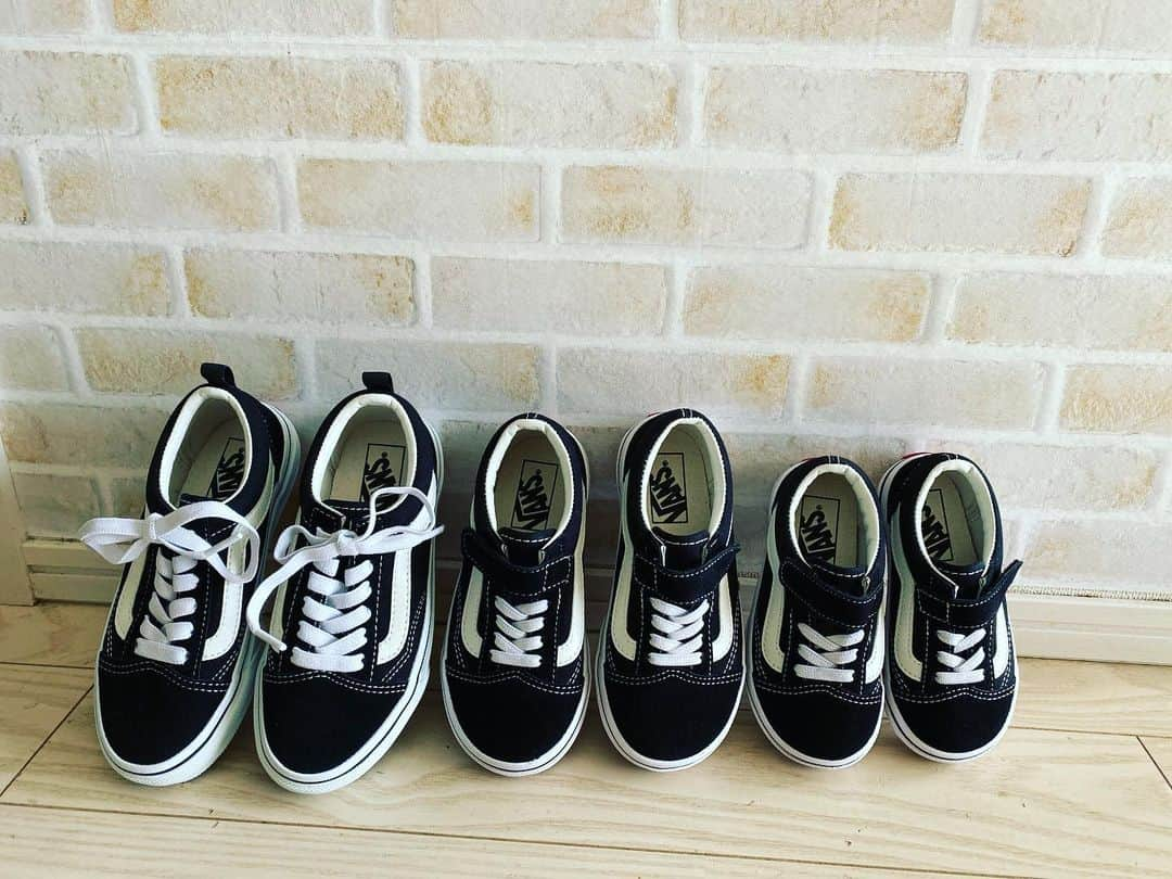 大友愛さんのインスタグラム写真 - (大友愛Instagram)「VANSデビュー🖤 #4人のママ  #子育て奮闘中 #チビーズ #VANS @vansjapan」10月23日 14時24分 - ai_dayooon