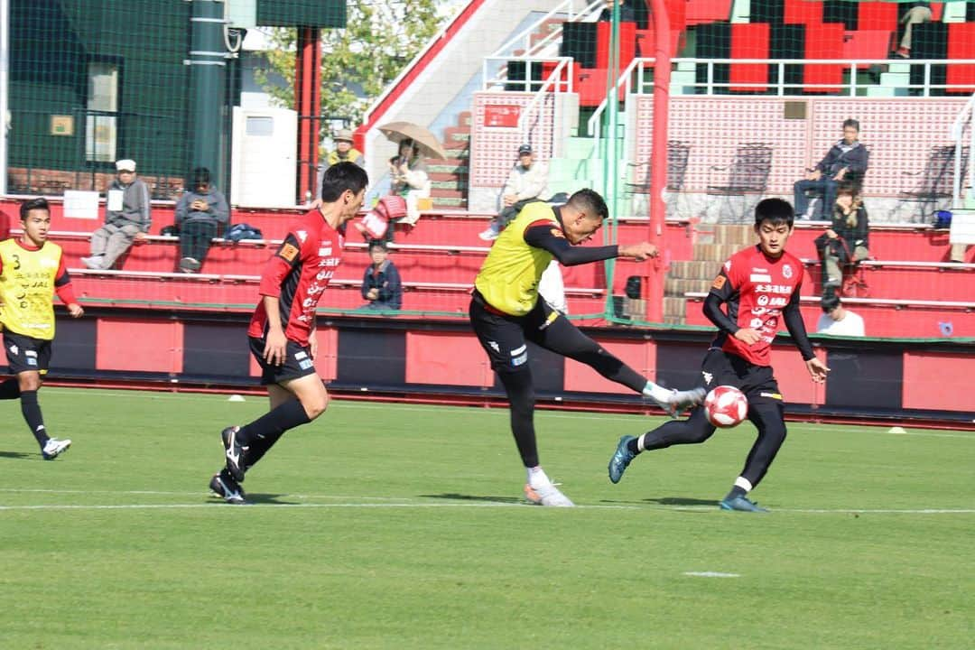 ジェイ・ボスロイドさんのインスタグラム写真 - (ジェイ・ボスロイドInstagram)「Great to be back in training. Biggest game in the clubs history, this week is all about focus and concentrating on the details because that’s what wins you games. Winning trophies puts your name in the history books🙏🏽🙏🏽 #consadole#team#together#win#belief#determination#striveforgreatness#blessed#hardwork#dedication#soccer#football#training#japan#jleague#adidas#adidastokyo」10月23日 14時53分 - jaybothroyd