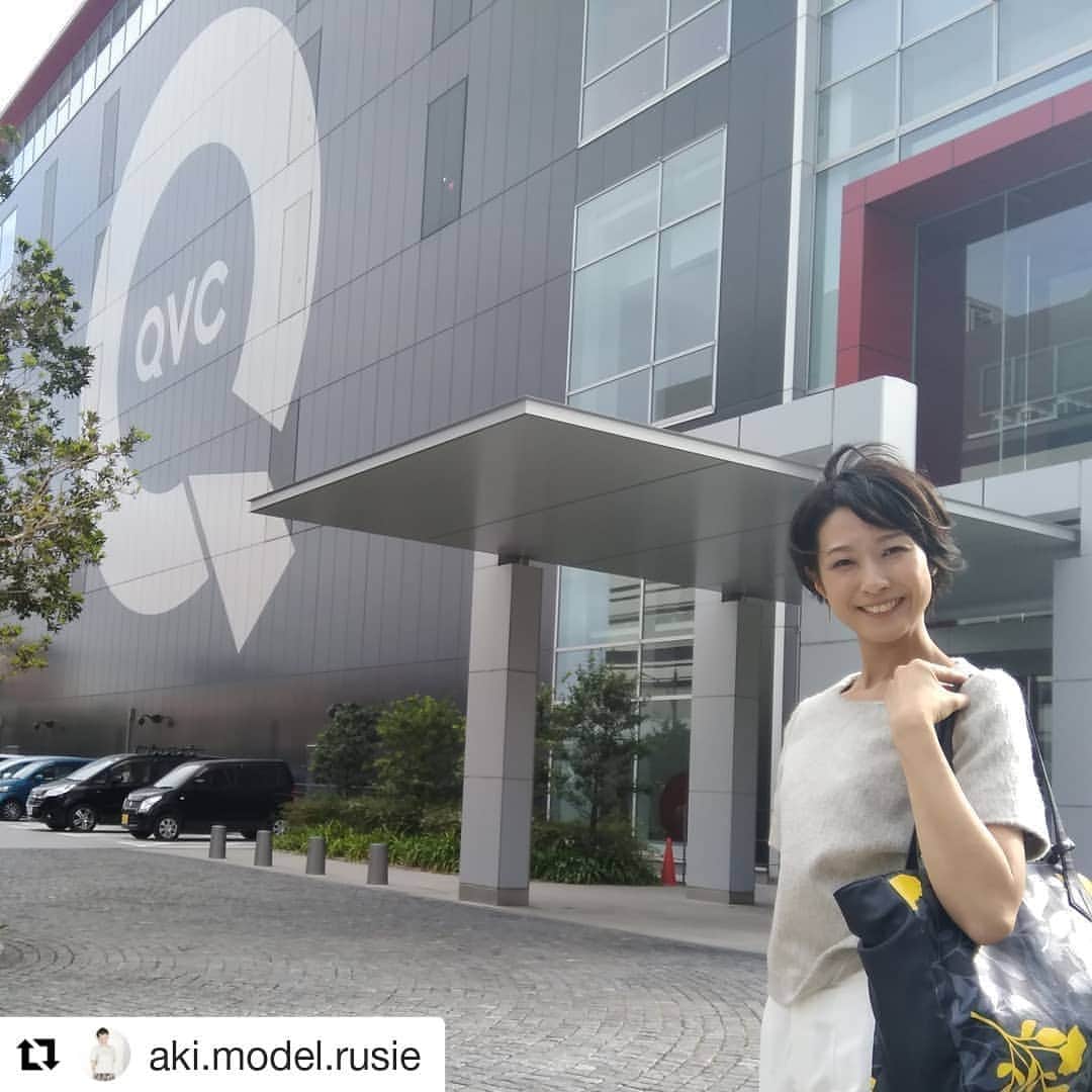 アースモデルスのインスタグラム：「#Repost @aki.model.rusie (@get_repost) ・・・ 海外セレブに大人気のエコバッグ「エンビロサックス」のご紹介で、QVCにゲスト出演させて頂きます(^^ゞ . . ★オンエア日時. 10/24(木)16:00-17:00 . . 私が毎日使っているエコバッグやおしゃれで便利なバッグをご紹介予定です(^_^)/~~ . . ぜひご覧ください❤ . テレビはもちろん、. QVCのホームページからもご視聴頂けます❤ . . #qvcジャパン #QVC #エンビロサックス #エコバッグ」