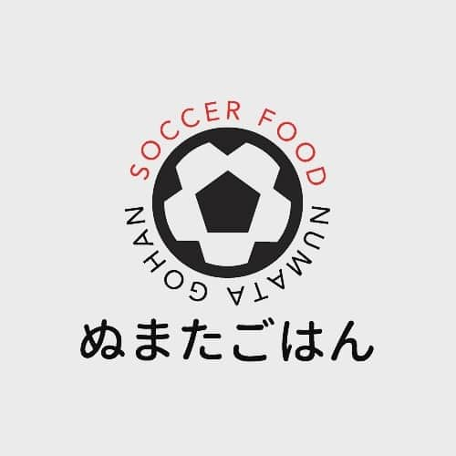 ツエーゲン金沢さんのインスタグラム写真 - (ツエーゲン金沢Instagram)「. ⚽️ぬまたごはん 2週連続でお届けするぬまたごはん副菜シリーズ✨ 今回も困ったときのもう一品として助かるレシピをご紹介します📚 . 💡小松菜と桜エビの炒め物 . レシピ 小松菜　　1/2わ 桜エビ  10g 生姜 　少量 サラダ油　大さじ　1/2 酒 　大さじ 1/2 塩  少量 こしょう　少量 醤油 　少量 . 1  小松菜を3〜4cmの長さに切る . 2 フライパンにサラダ油を熱し、生姜を軽く炒める。 強火で小松菜がしんなりするまで炒め、 酒を入れる。 桜エビを加えさっと炒め合わせたら 塩こしょう醤油を少しずついれて味を調節する . こだわりポイント💡 桜エビは低脂肪高タンパクで、ビタミン類からカルシウムなどの栄養がたっぷり含まれており、アスリートやスポーツをしてる子ども達にオススメの食材です！ たくさん作って作り置きしておけば毎日の副菜の他におにぎりの具にもできますよ🍙 . #沼田圭悟 #ぬまたごはん . #おうちごはん #food#料理#簡単レシピ#料理好きな人と繋がりたい#料理男子 #ダイエット#健康#健康食#オリーブオイル#うつわ#食器#桜エビ #zweigen#ツエーゲン金沢#kanazawa#石川#金沢#ISHIKAWA#サッカー#soccer#Jリーグ#J2#スポーツ#sports#japan#football」10月23日 15時08分 - zweigen_official