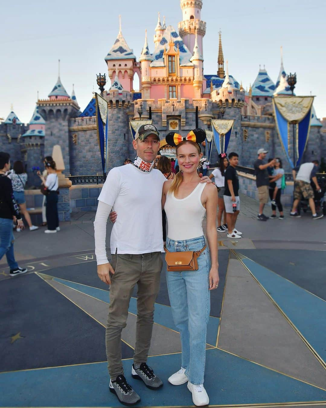 ケイト・ボスワースさんのインスタグラム写真 - (ケイト・ボスワースInstagram)「Happiest place on earth ✨🧚‍♀️」10月24日 2時01分 - katebosworth