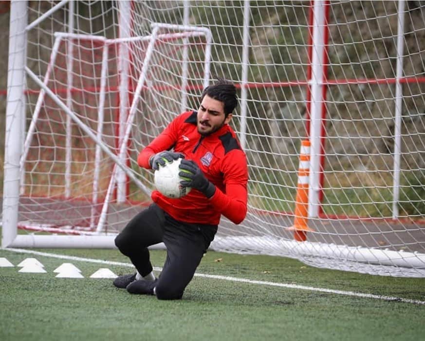 アリレザ・ハギギのインスタグラム：「Back To Office... ⚽️🥅」