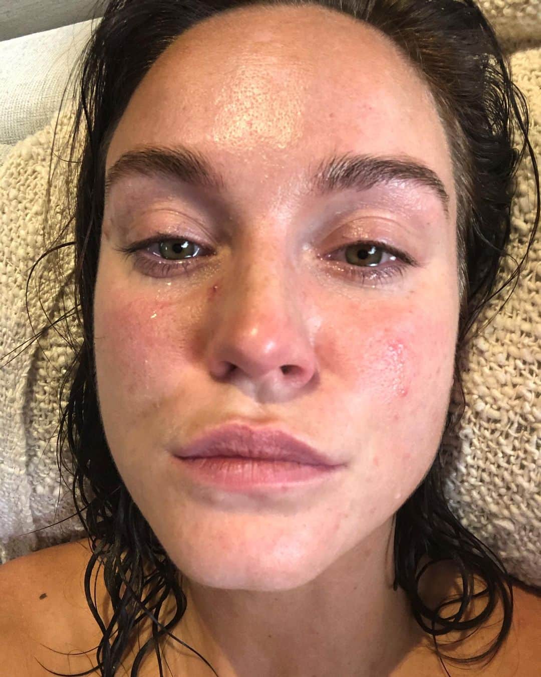 ヴィッキー・パティソンさんのインスタグラム写真 - (ヴィッキー・パティソンInstagram)「This is a picture of me the morning that I had to collect my results from the fertility clinic. I am usually quite a strong, together woman- but on that morning I felt like a scared little girl. Tormented by the possibility that my childish decisions over the years may have stopped me from being able to have a baby.  Until recently motherhood has not been something that I considered- it wasn’t a role I wanted to play. But since turning 30 & almost getting married- since feeling like I was maturing as a person the desire to become a mother is something that has grown inside me & even though my circumstances changed- I couldn’t turn off that feeling. Something has awoken inside of me & it’s impossible to ignore.  I have lived a life of excess- there’s no hiding from that- my most prolific partying days were well recorded & broadcasted for all to see on @mtvuk- I’ve slut dropped & down jäger all over the world for people’s viewing pleasure & I have never once considered the ramifications of my lifestyle long term & in this moment, when this picture was taken- I hated myself, for being selfish, reckless & lacking the maturity to see that I could be causing great emotional distress for myself in the future. In this moment, I was all too aware of the possible consequences.  Since getting my results I have endeavoured to live a healthier lifestyle, sure I still like a drink here & there- I’m not completely turning my back on gin- but this experience was a wake up call. If I want to have children I need to start looking after myself so I’ve been trying to sleep better (unsuccessfully so far but I’m working on it 😂😩) eat well & be more active.. It might look like I’ve been a proper work shy toerag this last month doing yoga in Bali & hiking in cyprus but quite frankly I’ve been trying to come to terms with the changes I need to make in my life.  I don’t know for definite if motherhood is in my stars- I’d like it to be but we’ll just have to see- but what I do know is that beating myself up over my past won’t help me conceive- so I am going to stop & take control of my present & project positivity for my future.  Vicky Pattison: No Filter @ 10pm on @quest_red tonight.」10月24日 0時42分 - vickypattison
