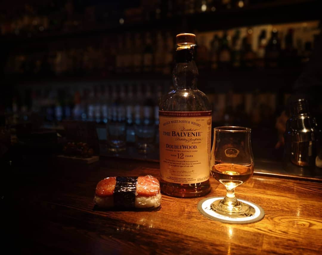 真壁伸弥さんのインスタグラム写真 - (真壁伸弥Instagram)「#マリアージュ  #whisky #whiskylover  #whiskyruggerman #balvenie」10月24日 1時06分 - makaberian5