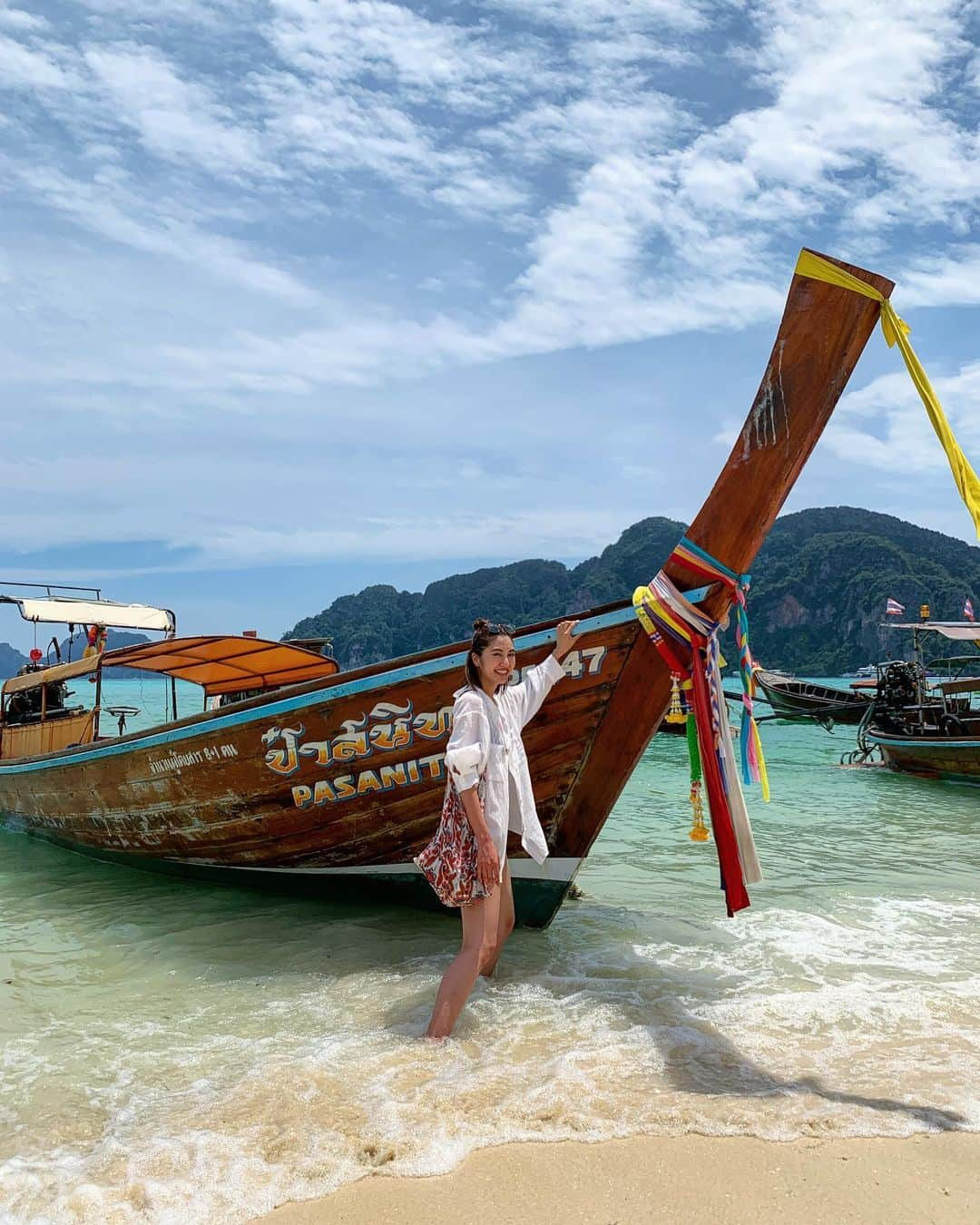 有末麻祐子さんのインスタグラム写真 - (有末麻祐子Instagram)「カイ島にも上陸いたしました⛵️ ほんと、海賊気分🏴‍☠️ #この後ロープで足負傷#この景色に野生児化してた感じがしてそんなのは気にならない#東京でだったらびーびー言ってそう#すんごく痛かった#海水が鬼滲みる」10月24日 1時23分 - mayukoarisue