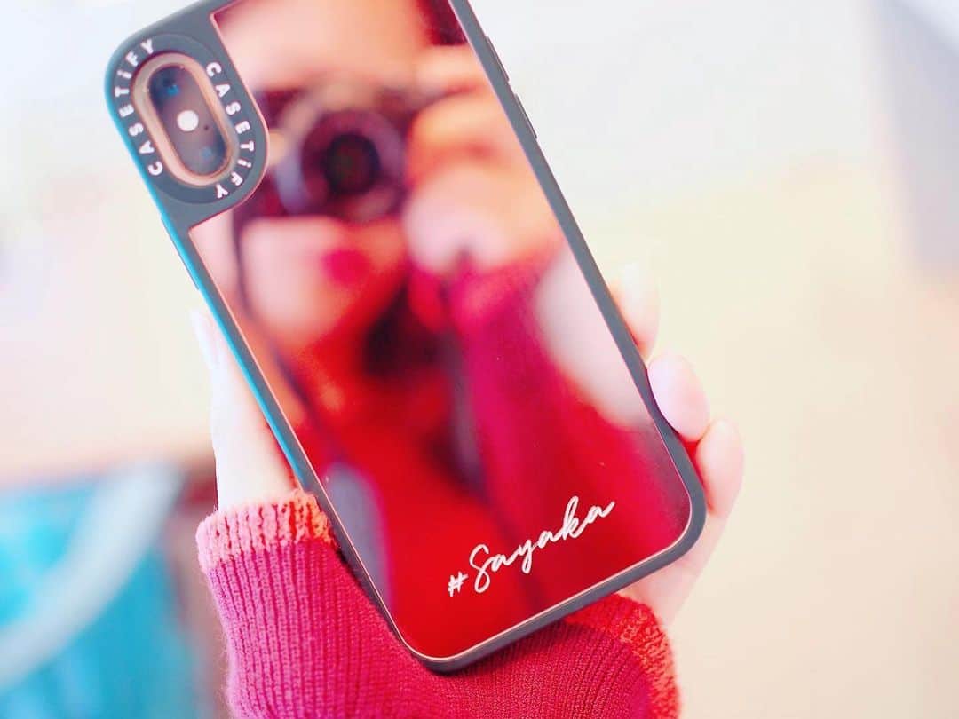 木南清香さんのインスタグラム写真 - (木南清香Instagram)「💋💋💋 ・ ・ new iPhone case ♡ ・ 鏡になっていて、名前入り💋 私、すごく歯紅が付きやすいので すぐに鏡でチェックできて便利😏💕 ・ #💋 #Sayaka」10月24日 1時31分 - kinami_sayaka