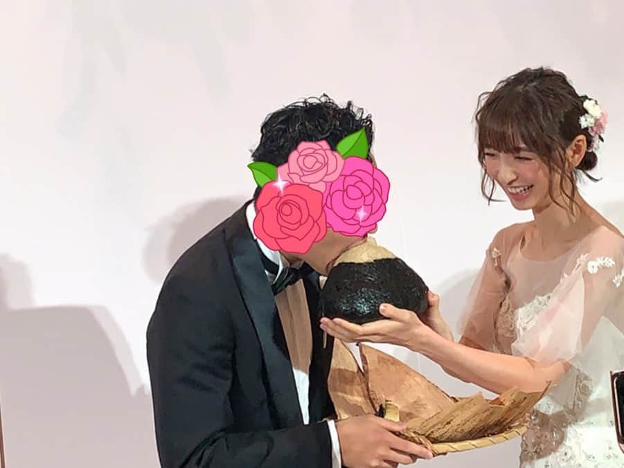 宮澤佐江さんのインスタグラム写真 - (宮澤佐江Instagram)「すてきなすてきな披露宴でした。 胸がいっっぱいになりました。 まりちゃんがとにかくずっと可愛くて綺麗で美しくてキラキラしていました。😊💕 思い出すハッピー、今のハッピー、これからのハッピーをありがとう！！💐 ． 改めまして、 まりちゃん結婚おめでとう。💍 家族が増え、より笑顔溢れるチャーミングなご家庭でありますよう心から願っています。😚✨」10月24日 1時51分 - sae_3830
