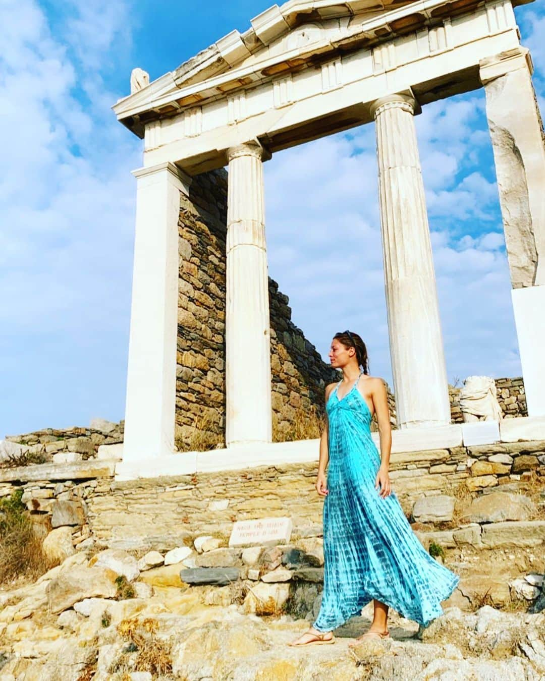 ルート・ゾフィア・シュペルマイヤーさんのインスタグラム写真 - (ルート・ゾフィア・シュペルマイヤーInstagram)「Thank you #mykonos ! It was a blast! ☀️ P.S. I recommend everybody to feel like Greek goddess from time to time 😋 . #tbt #greece #vacation #holidaylove #girlstrip #bestiesontour #sunkissed #enjoylife #apollo」10月24日 1時55分 - 400mruth